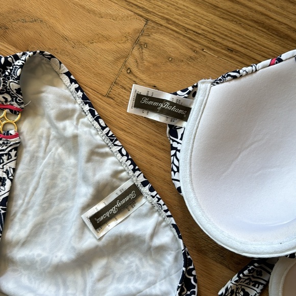 TOMMY BAHAMA set new without tags. - Picture 6 of 6